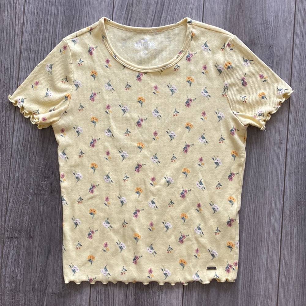 Hollister tee size S